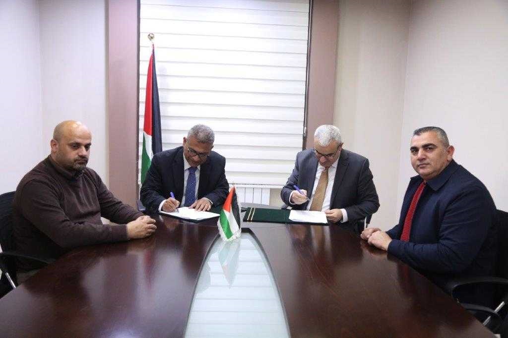 جانب من توقيع الاتفاقية